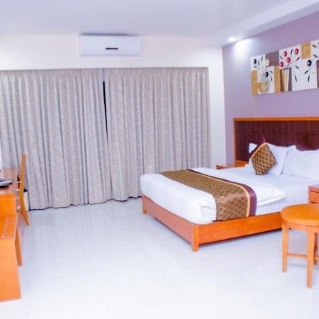 קינשאסה Hotel Platinum מראה חיצוני תמונה